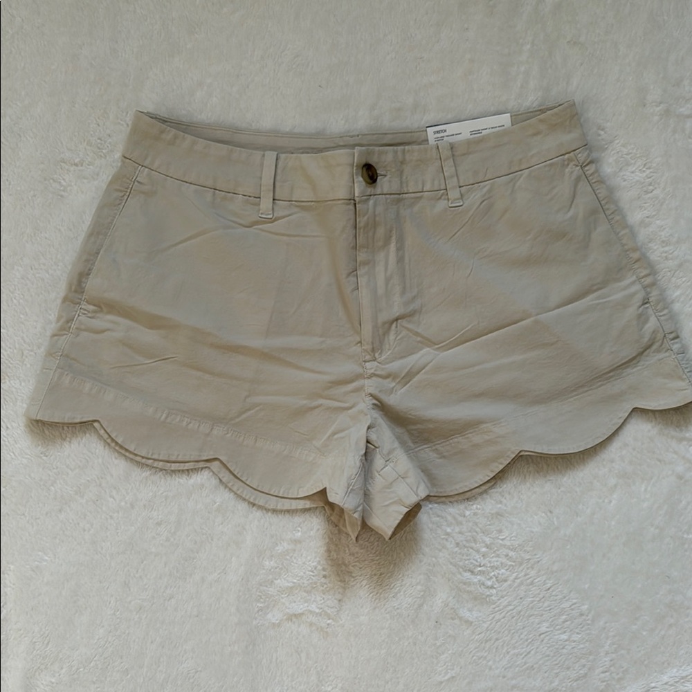 American Eagle Trouser Short- high rise-Women's Scalloped Hem Shorts - Cream